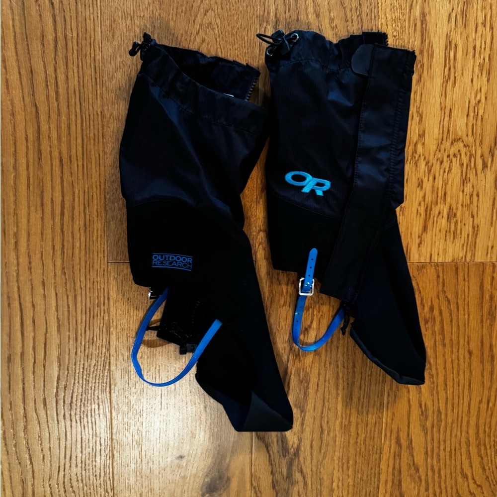 NWOT women’s gaiters outdoor research for hiking etc size small